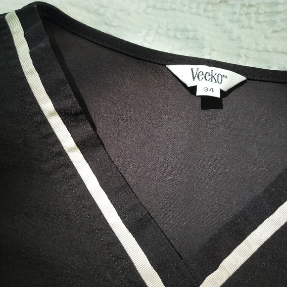 Veeko Black no sleeve top xs - Picture 2 of 3